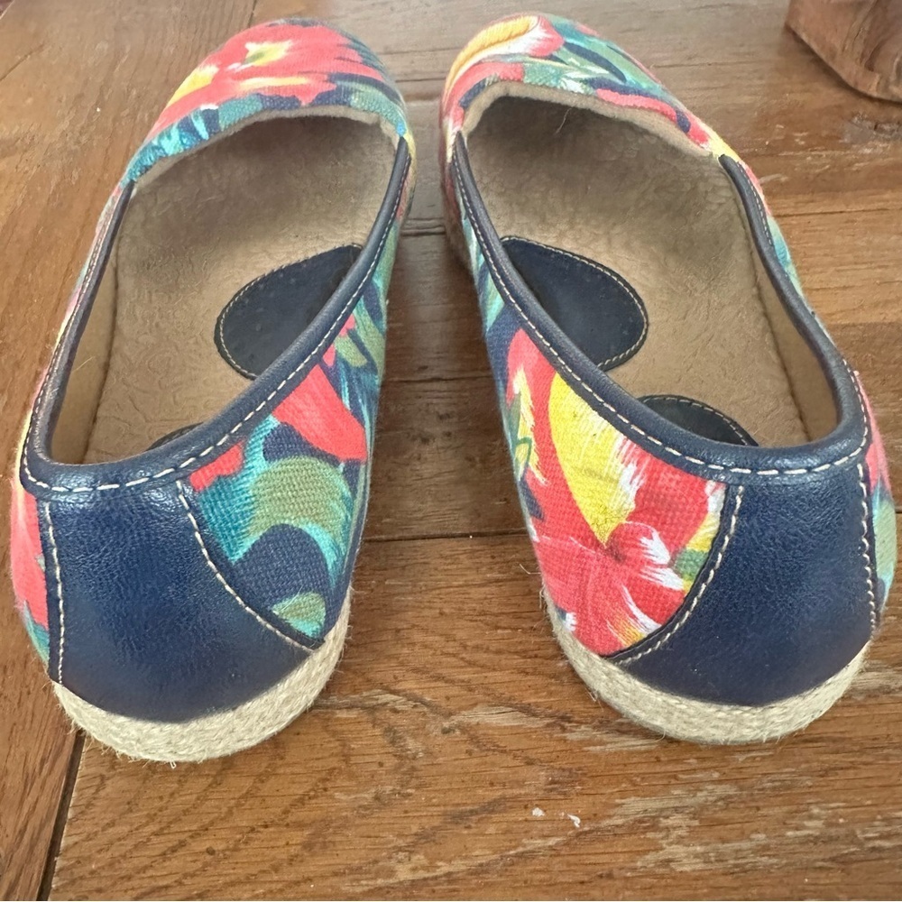 Born Concepts Hawaiian Floral Canvas Slip-On Shoes Size 9.5M - Picture 7 of 7
